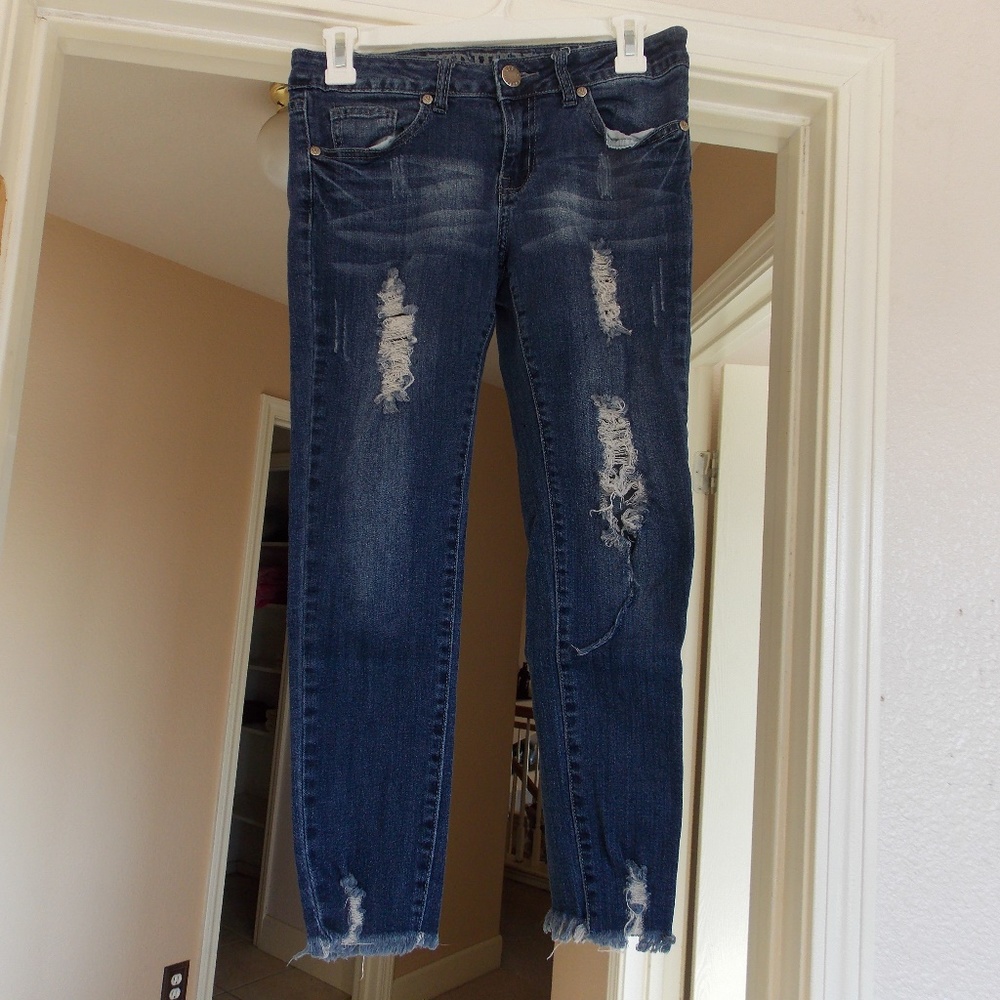 Distressed Cropped Jeans